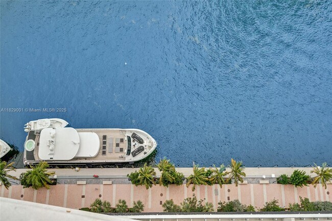 Building Photo - 300 Biscayne Blvd Way