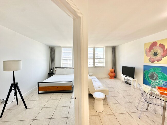 Building Photo - Amazing location: Close to Lincoln & the beaches: 1bed/1bath at the iconic Decoplage: available n...