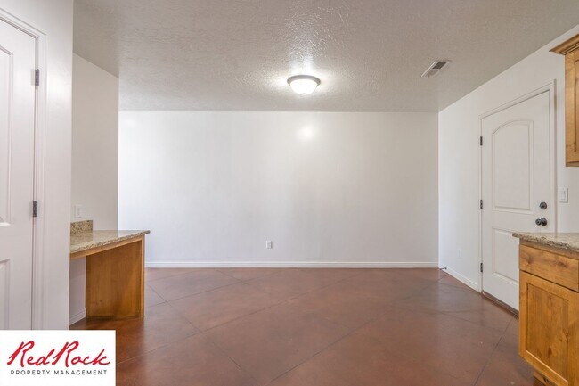 Building Photo - 2801 E 450 N