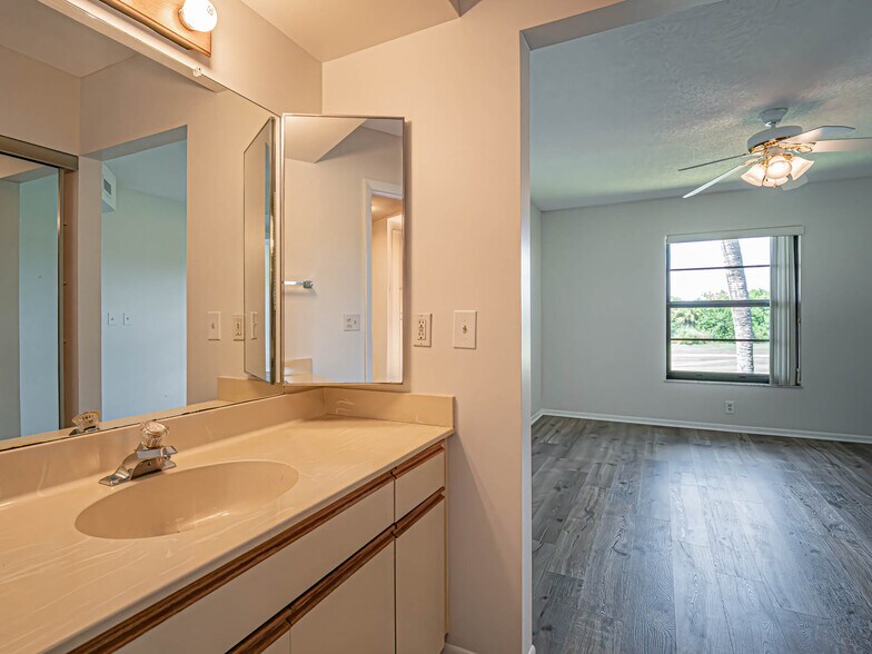 Building Photo - 28 Plantation Dr