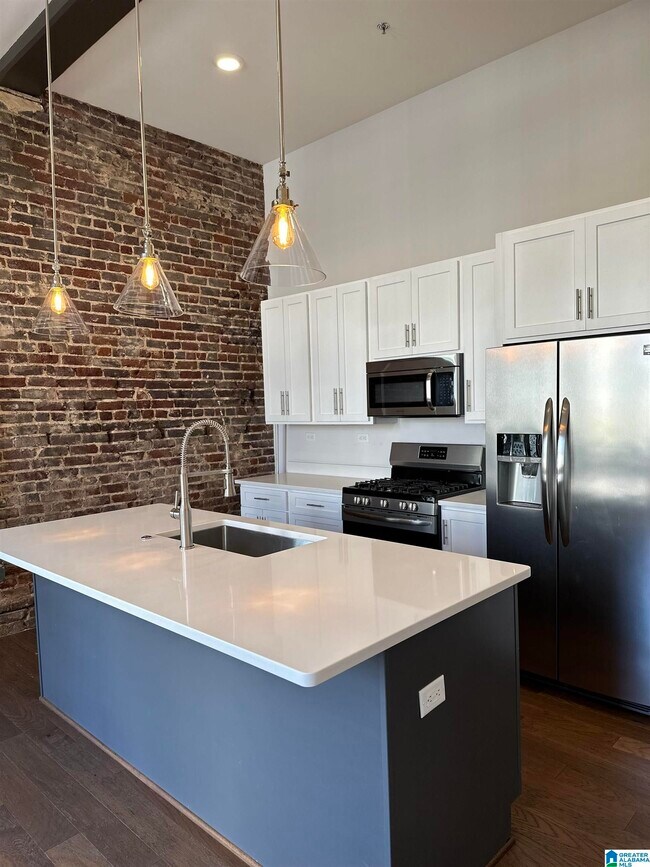 Building Photo - 2015 1st Ave N