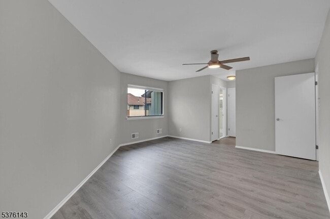Building Photo - 250 Ridgedale Ave