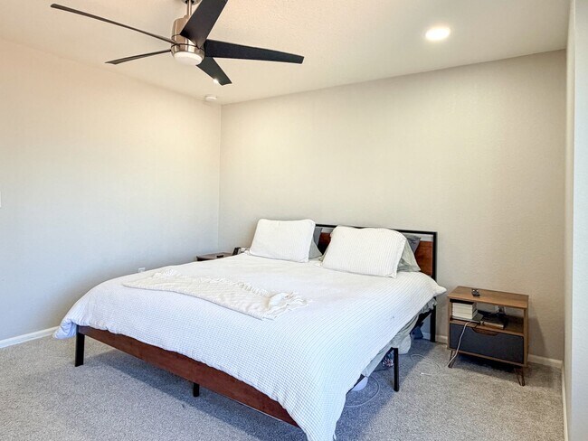 Building Photo - Beautiful Single Family Home | Aurora