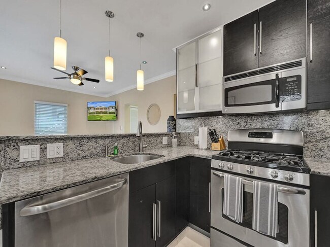 Building Photo - 37 Hendricks Isle