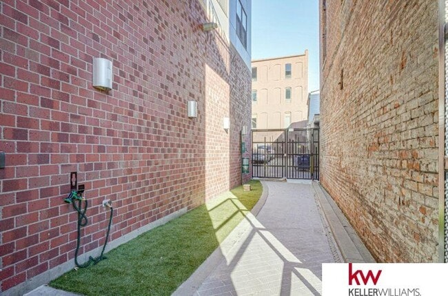 Building Photo - 1308 Jackson St