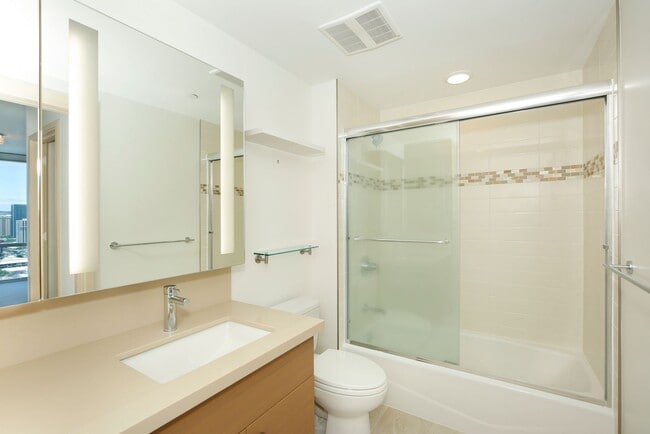 Building Photo - Keauhou Place 3001 - Convenient City Living in Kakaako!