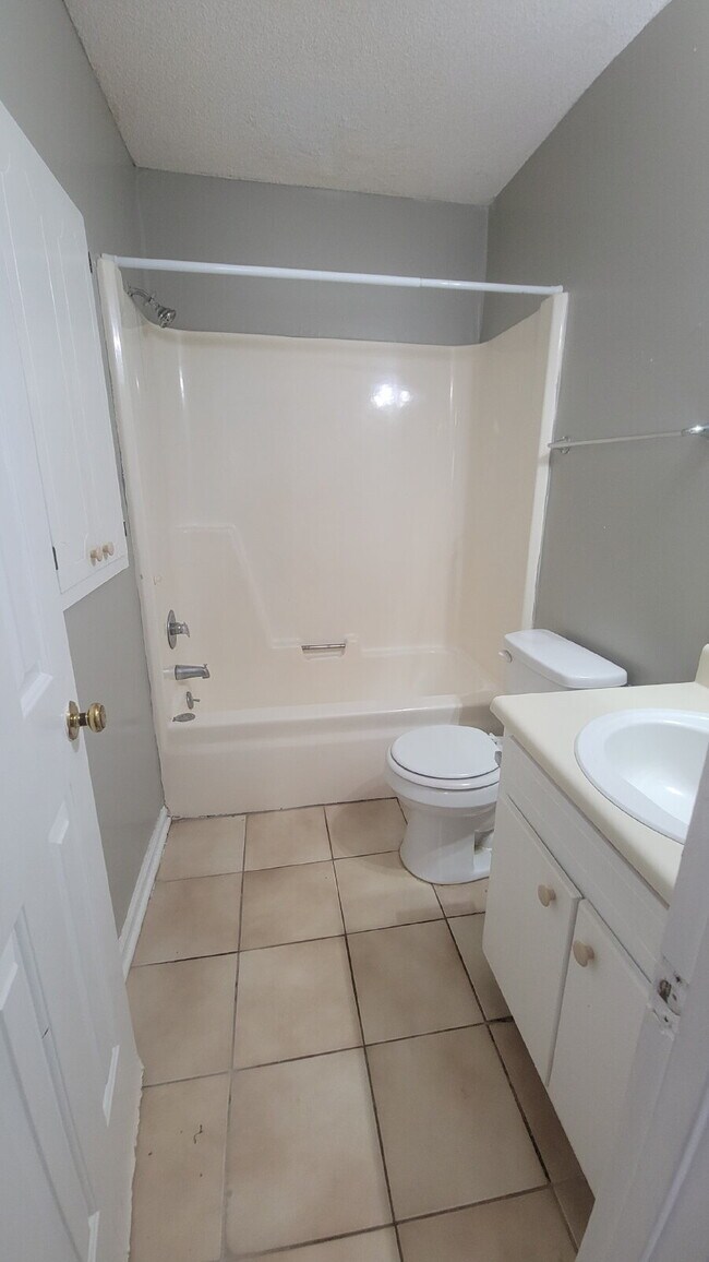 Building Photo - "Charming 2-Bed, 2-Bath Haven in Huntsville – Your Perfect Retreat Awaits!"