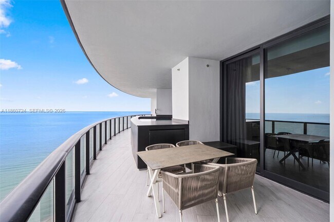 Building Photo - 18555 Collins Ave