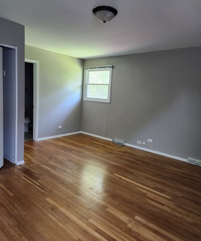 Building Photo - 3406 Birchwood Dr
