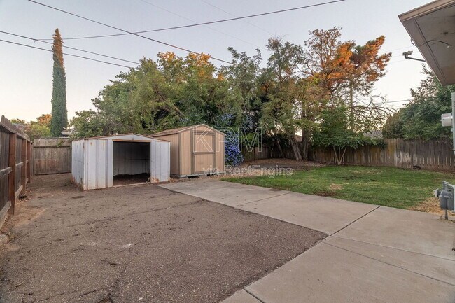 Building Photo - 476 Essex St