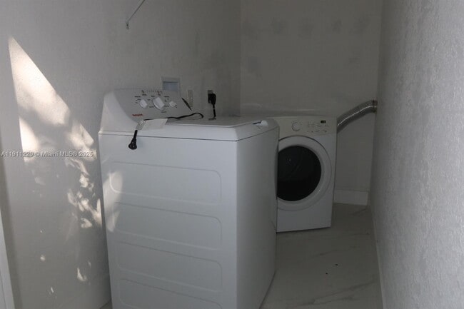 Building Photo - 1062 NW 25th St