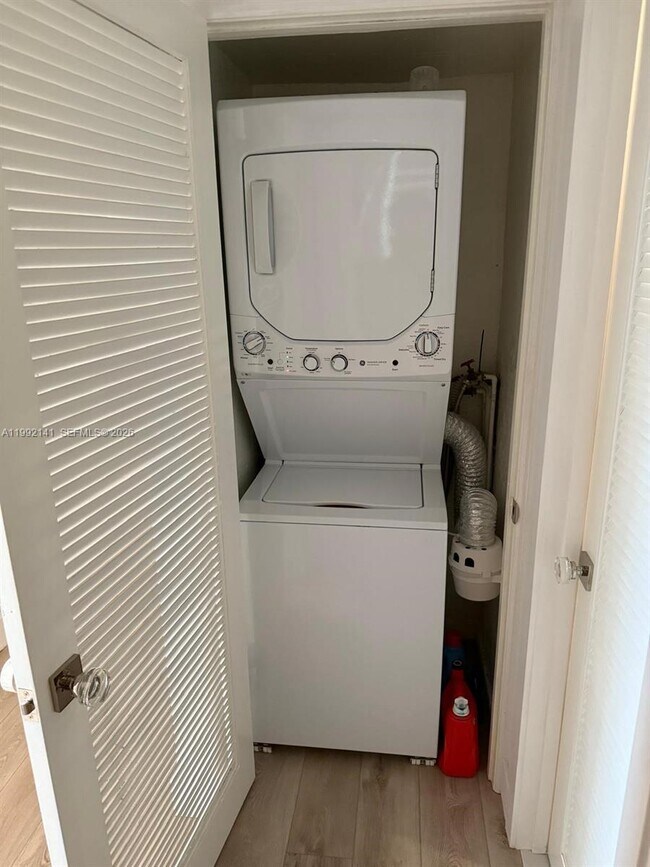 Building Photo - 5005 Collins Ave