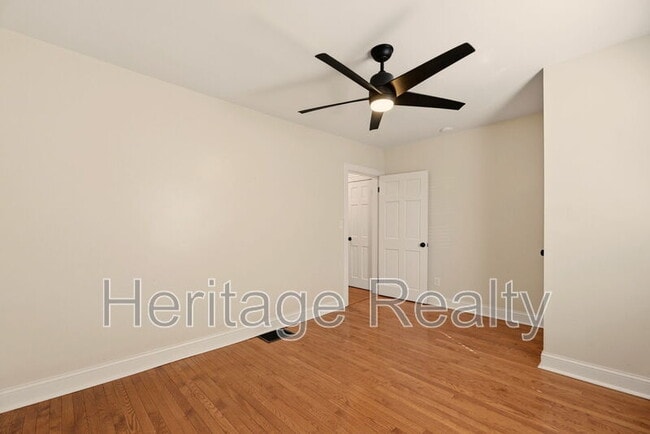 Building Photo - 3820 Sutherland Ave