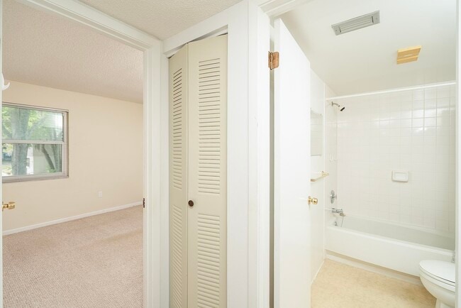 Building Photo - 22 Veronese Ct