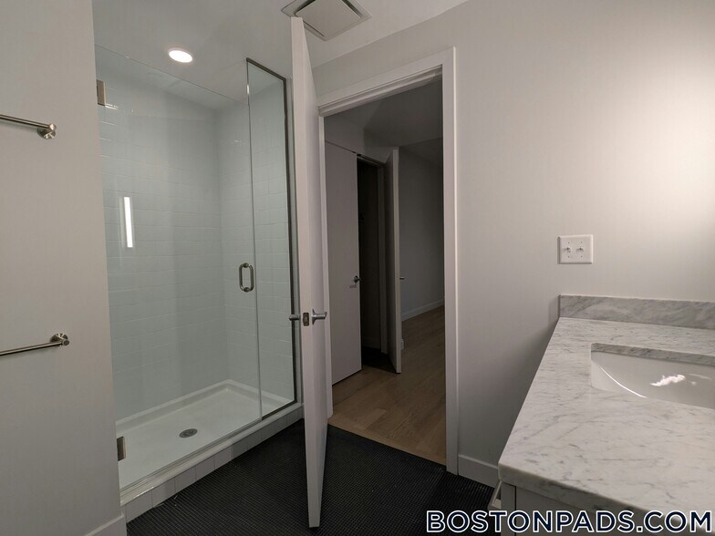 Building Photo - 55 Brighton Ave