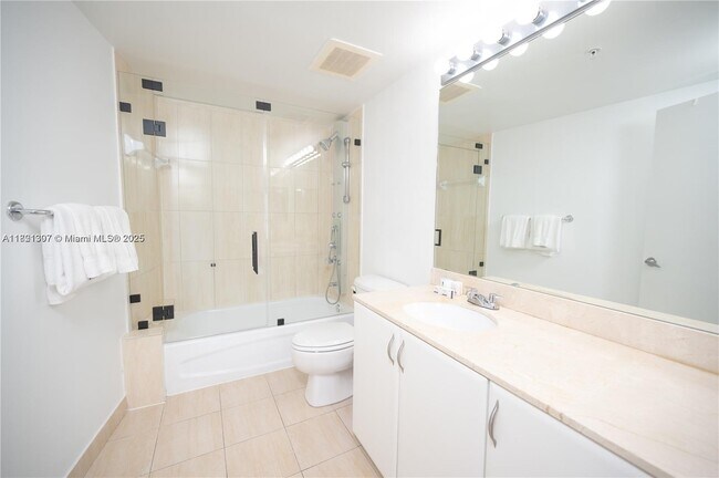 Building Photo - 1750 N Bayshore Dr