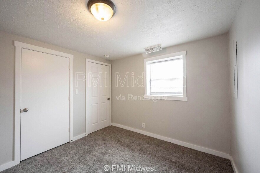 Building Photo - 3125 Clover Dr