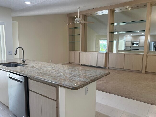 Building Photo - 6002 Red Oak Ct