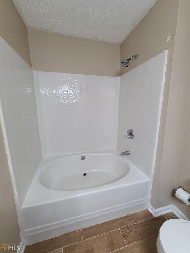 Building Photo - 26 Lullwater Dr