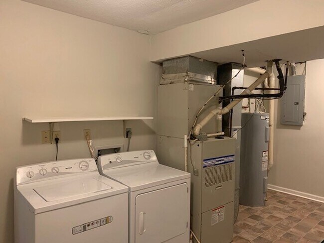 Building Photo - Available July 31st , 2026!!