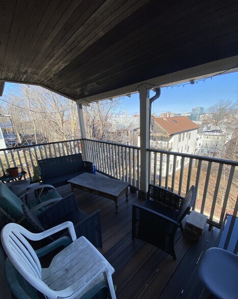 Building Photo - 31 Iroquois St