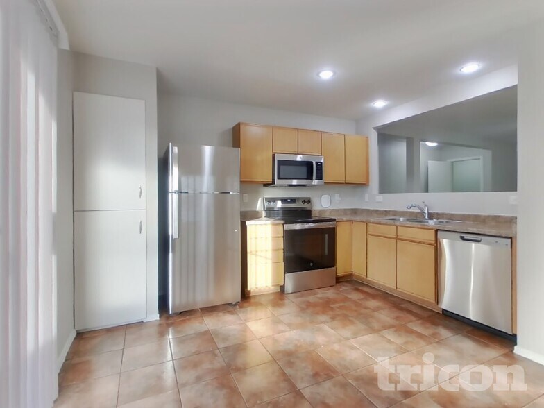 Building Photo - 11519 W Windrose Ave