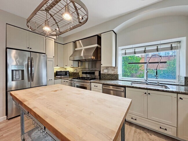 Building Photo - Spacious & Upgraded 4 Bedroom, 3 Bath Home...
