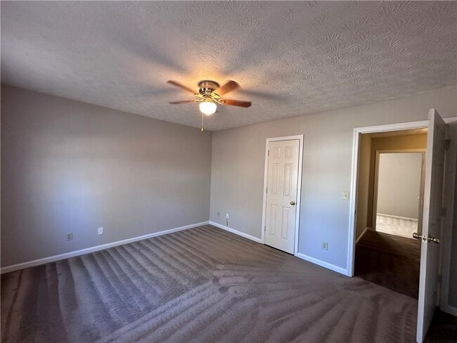 Building Photo - 502 Oakwood Ct