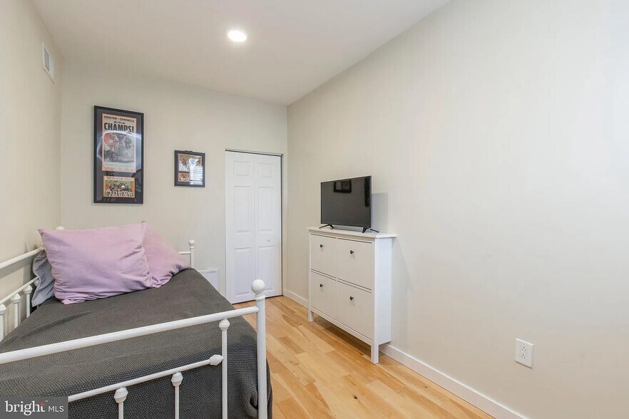 Building Photo - 1808 S Chadwick St