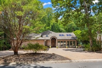 Building Photo - Gorgeous, Fully furnished 3 Bed 3.5 bath h...
