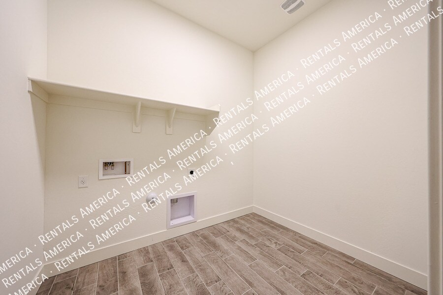 Building Photo - 274 S 164th Dr