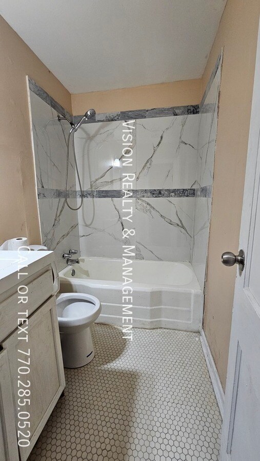 Building Photo - 1612 Lyndle Rd