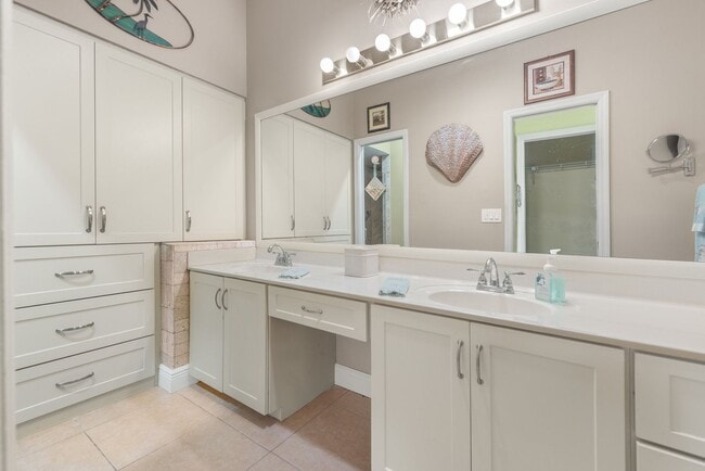 Building Photo - Waterfront Condo with Boat Dock