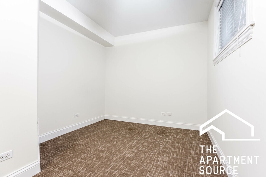 Building Photo - 3707 N Wilton Ave