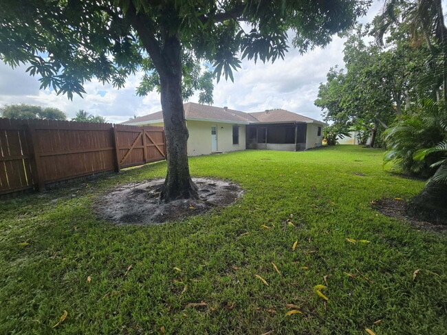 Building Photo - 6504 Heather Way
