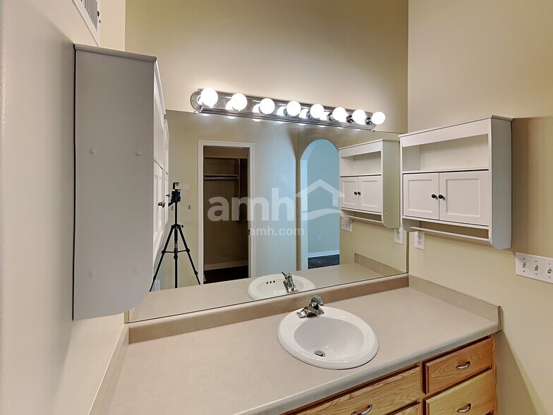 Building Photo - 169 E 2400 S