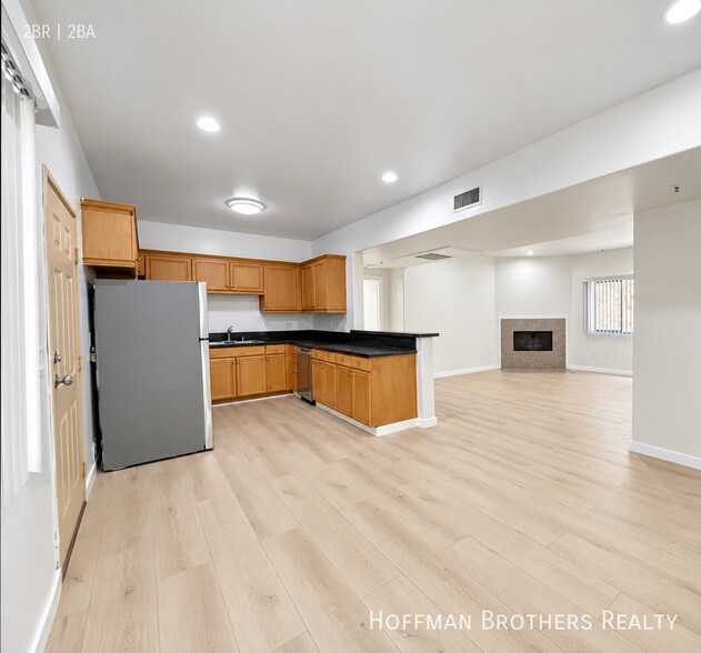 Building Photo - 10849 Fruitland Dr