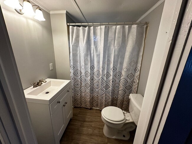 Building Photo - Renovated Bungalow in central High Point Location!!