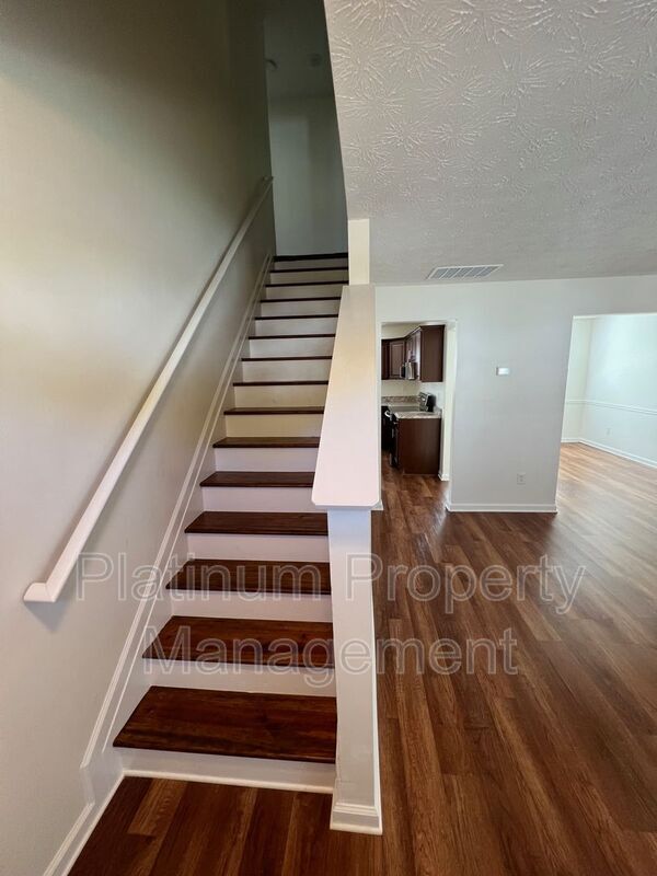 Building Photo - 1097 Yellow River Dr