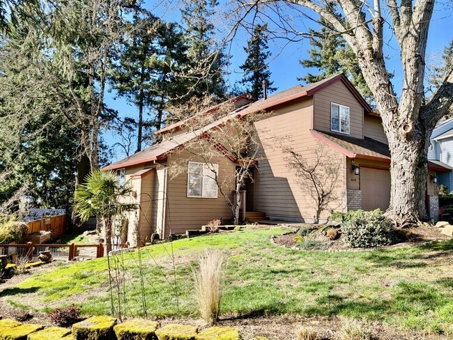 Building Photo - Spacious SW Tigard Retreat with Entertainer’s Backyard & Modern Chef’s Kitchen