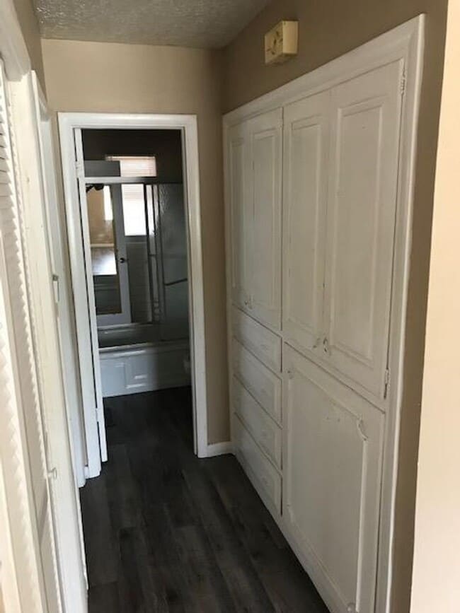 Building Photo - 310-314 Lindsey