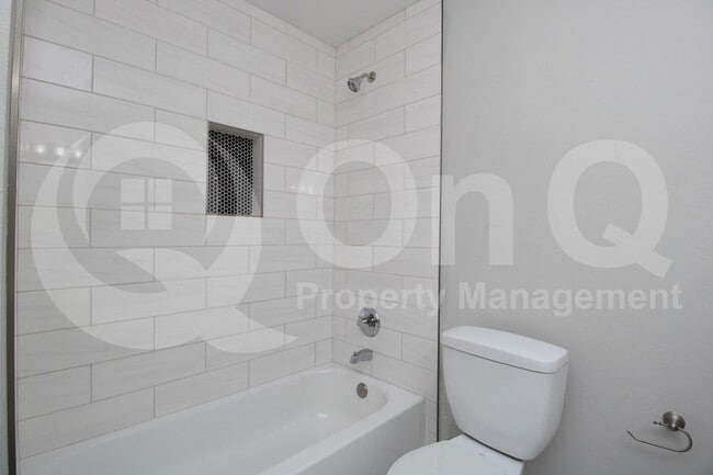 Building Photo - 537 E Laguna Dr