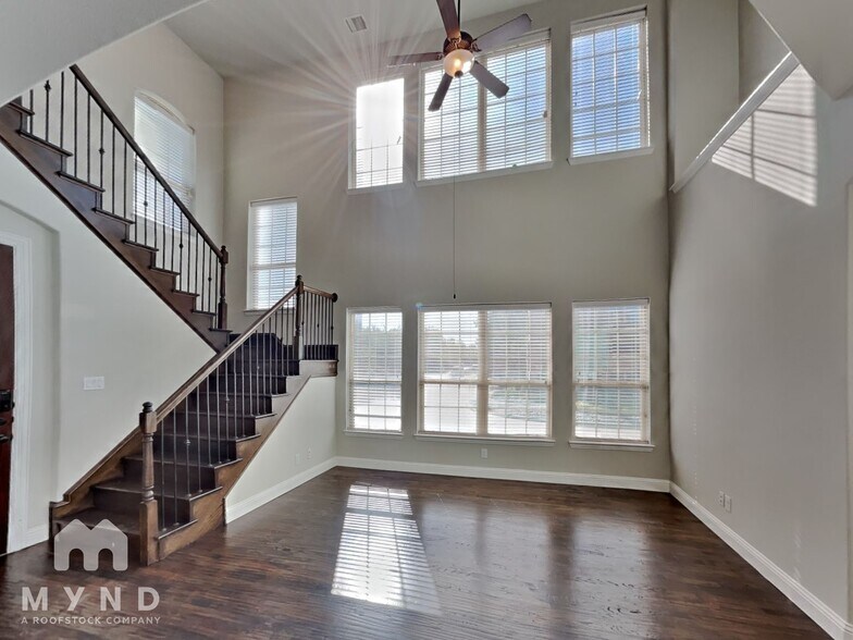 Building Photo - 868 Dartford Dr