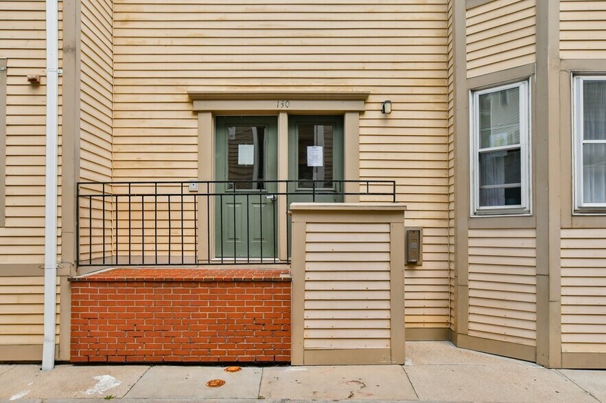 Building Photo - 130 Tudor St