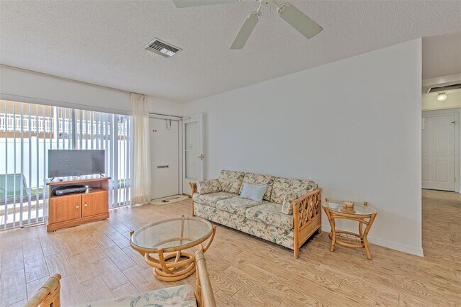 Building Photo - 4313 Tahitian Gardens Cir