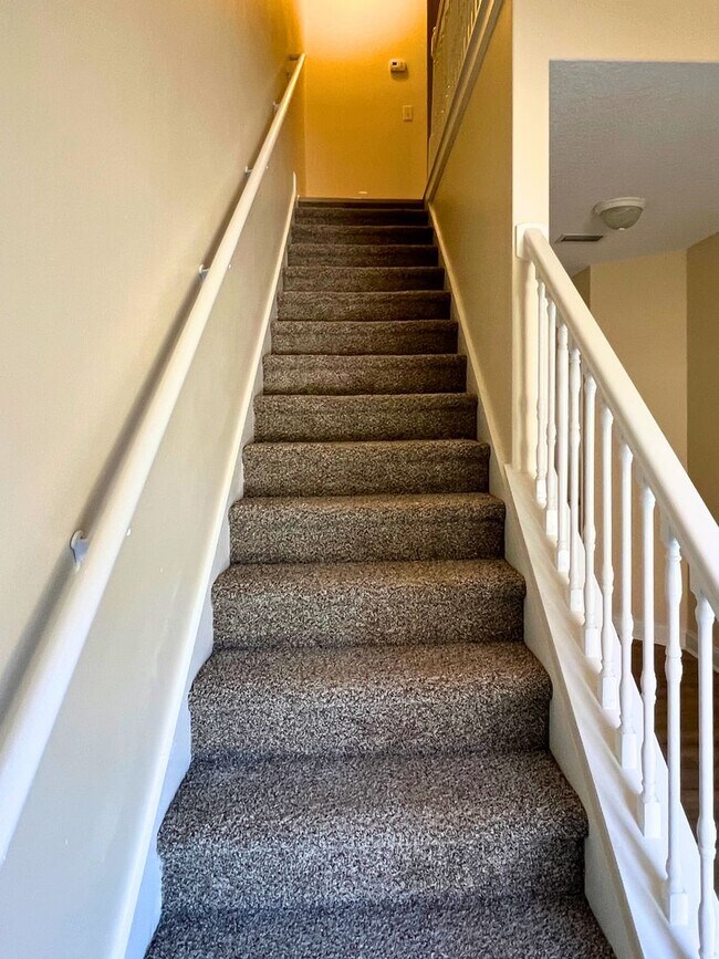 Building Photo - Updated 3/2 close to I95