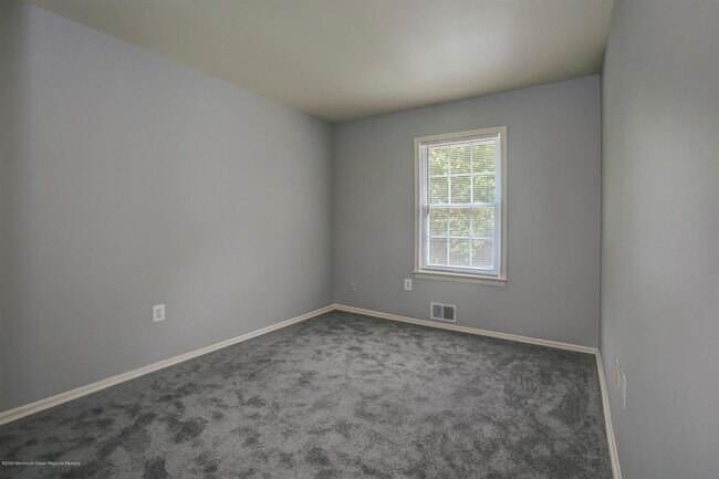 Building Photo - 40 Staghorn Dr