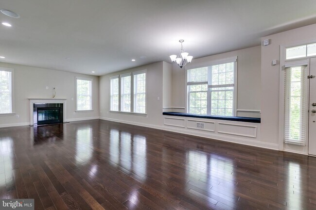 Building Photo - 42948 Courtland Chase Square