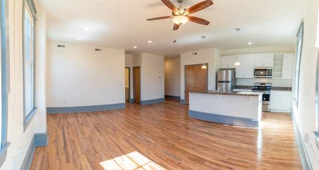 Building Photo - 204 Jefferson Ave N