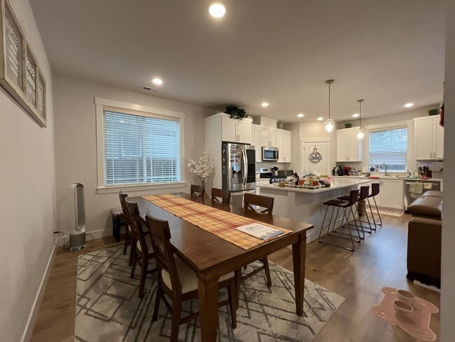 Building Photo - Open Concept 4BR Home with Island Seating, Loft & Spacious Living Room